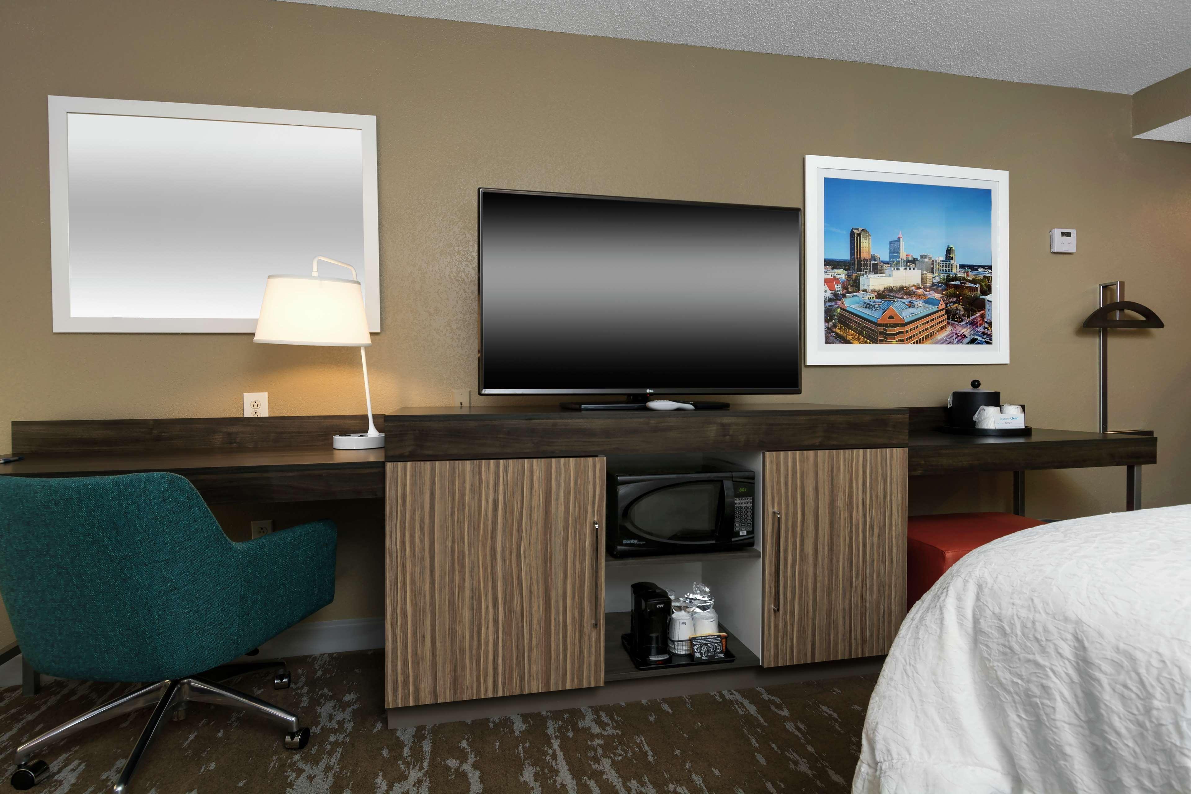 Hampton Inn & Suites Raleigh Cary Lenovo Center Eksteriør billede