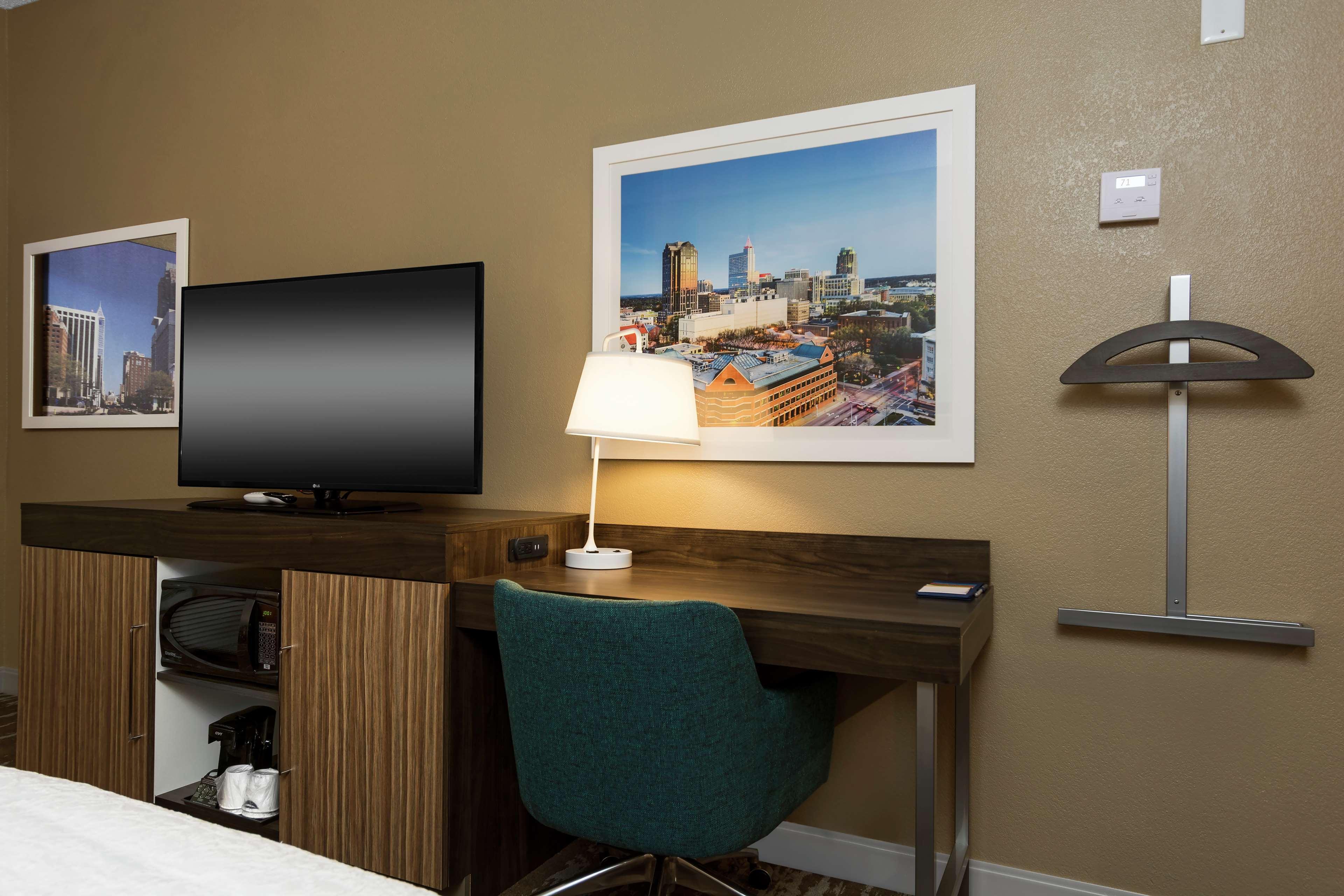 Hampton Inn & Suites Raleigh Cary Lenovo Center Eksteriør billede