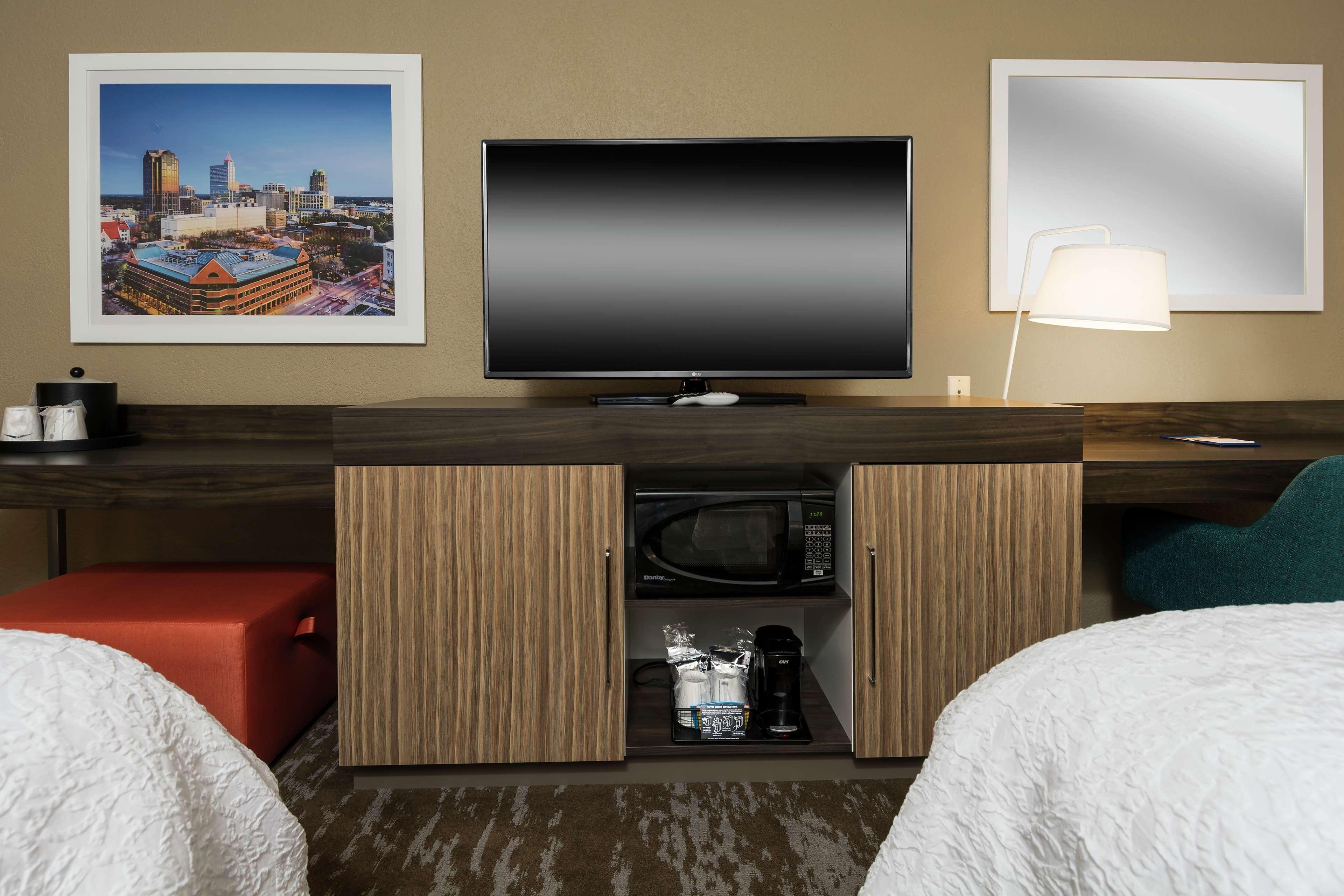 Hampton Inn & Suites Raleigh Cary Lenovo Center Eksteriør billede