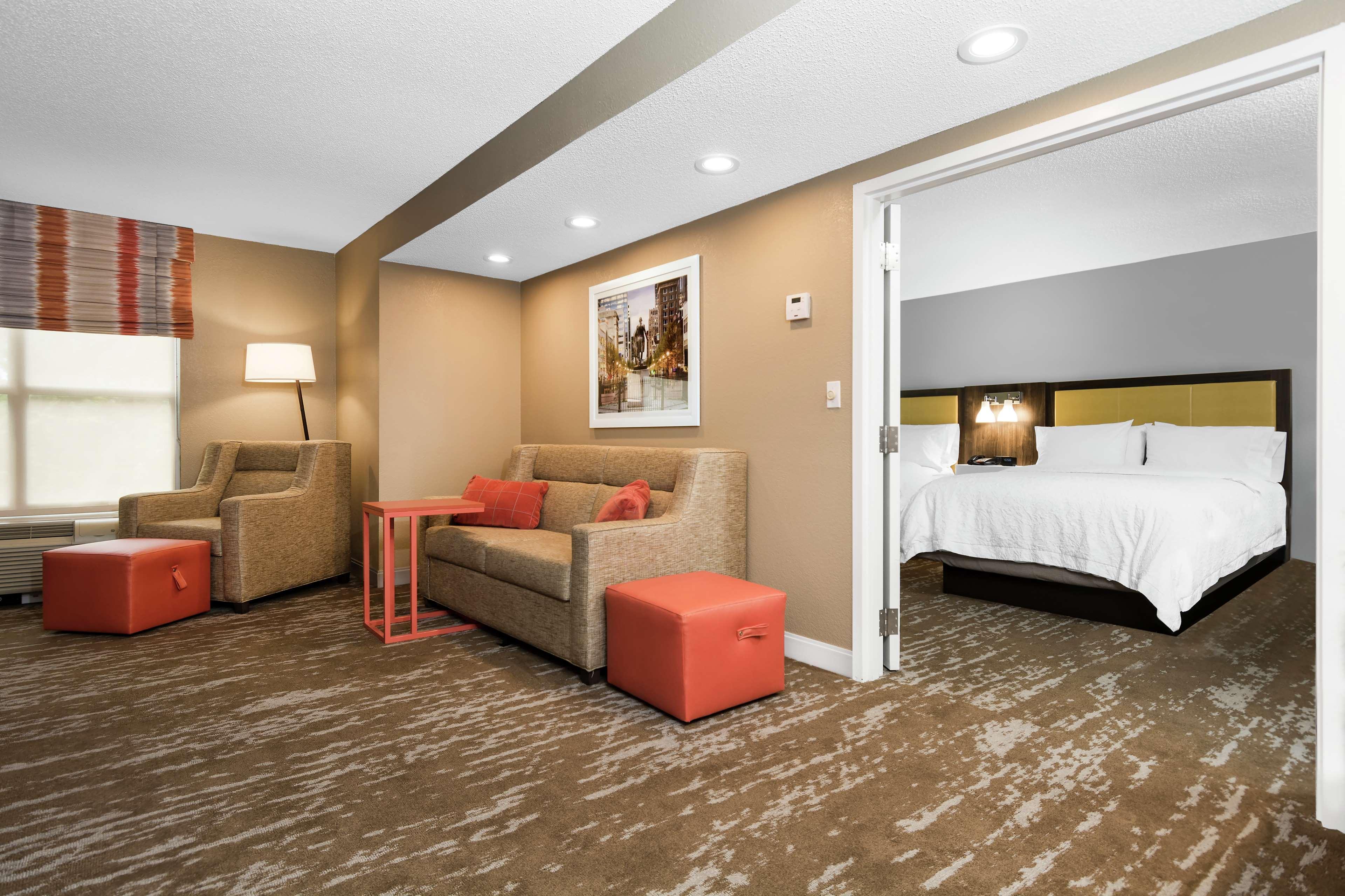 Hampton Inn & Suites Raleigh Cary Lenovo Center Eksteriør billede