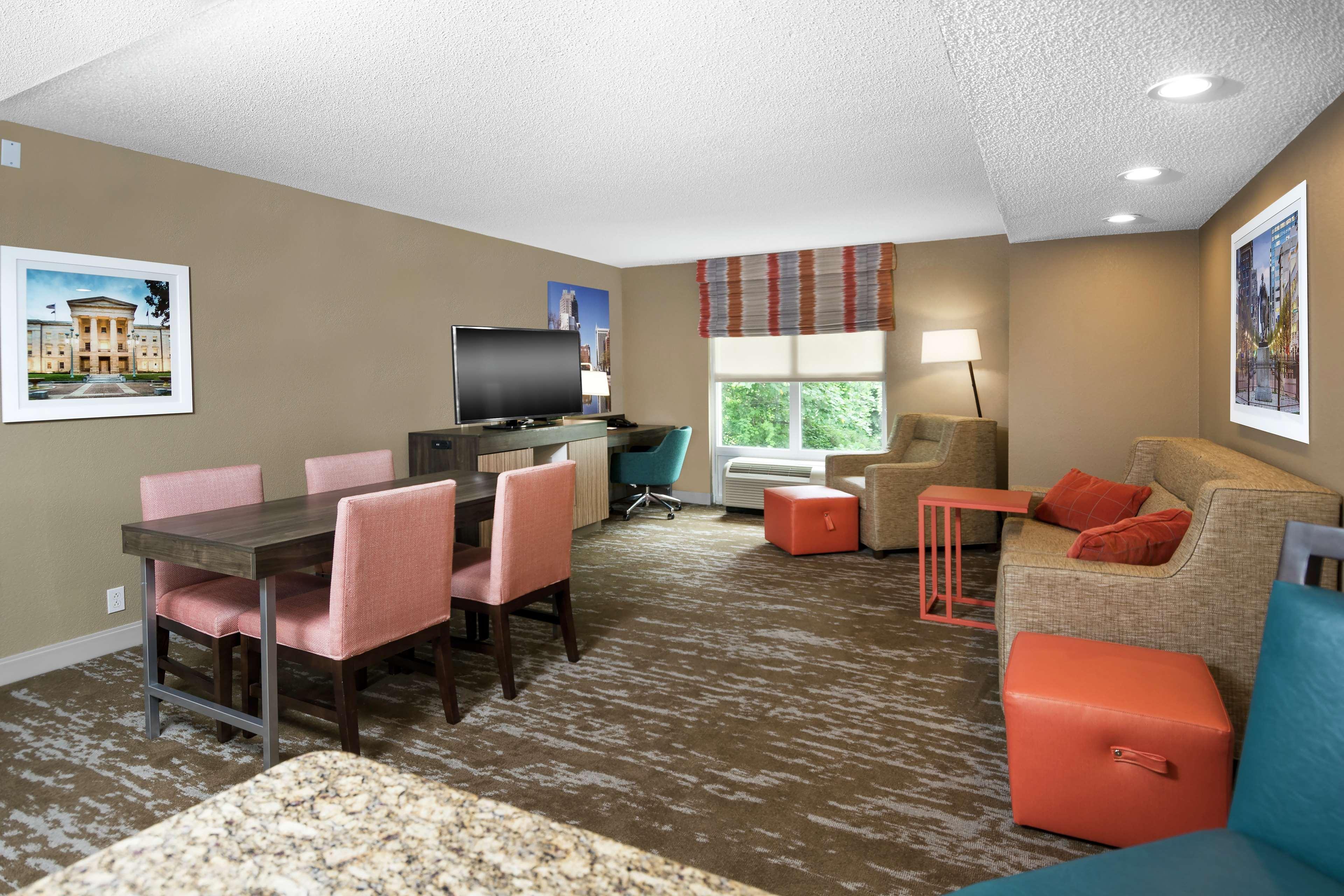 Hampton Inn & Suites Raleigh Cary Lenovo Center Eksteriør billede