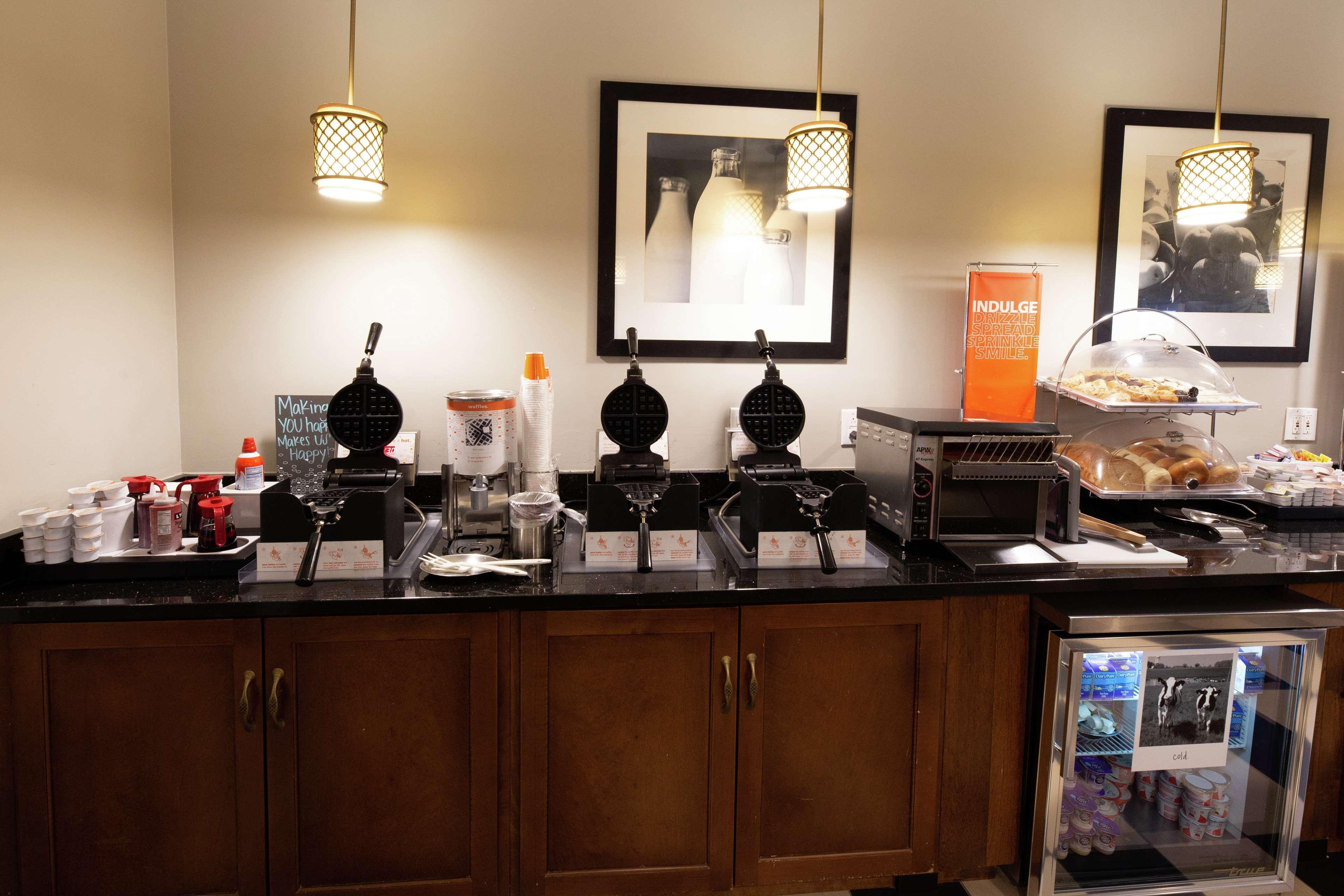 Hampton Inn & Suites Raleigh Cary Lenovo Center Eksteriør billede