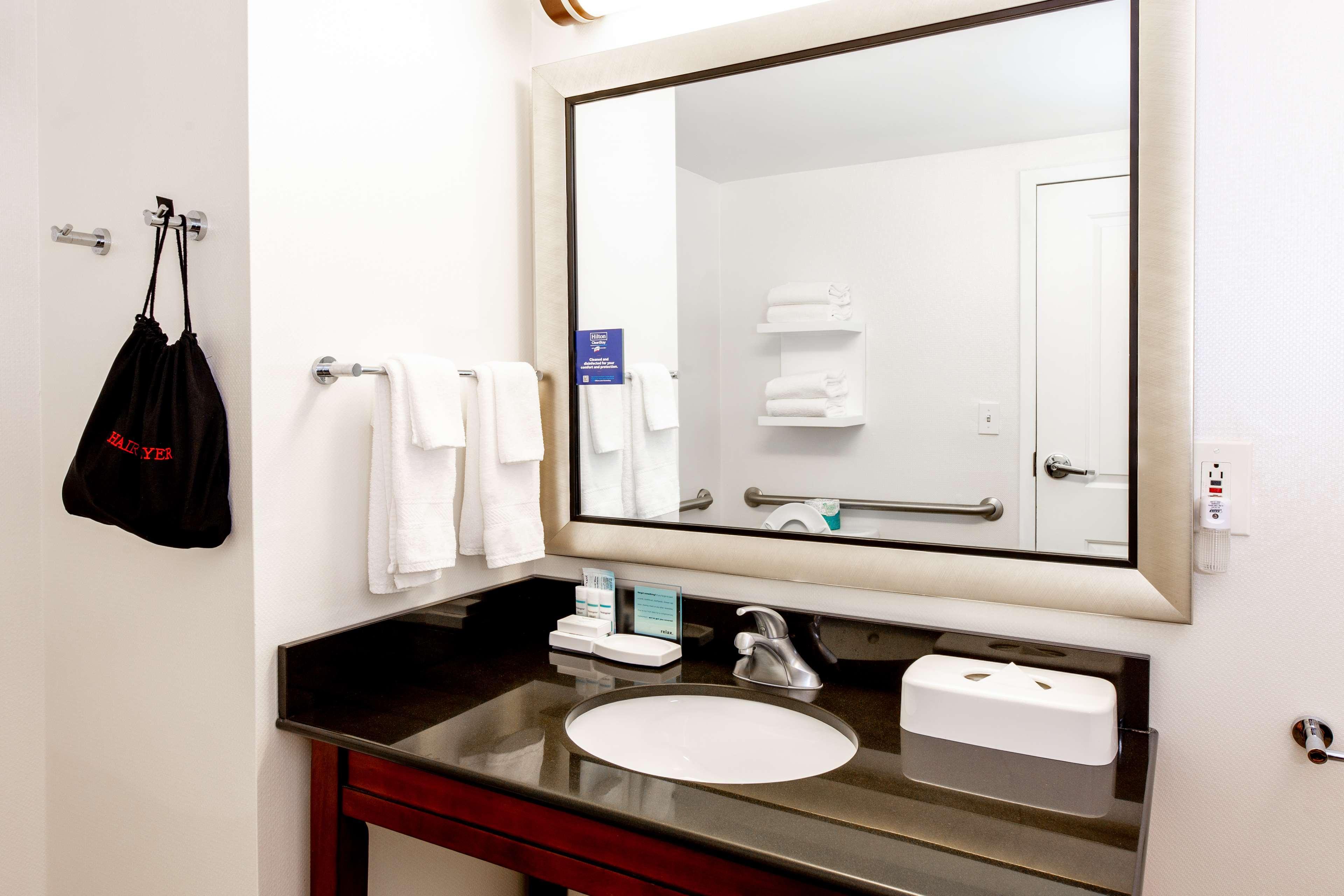 Hampton Inn & Suites Raleigh Cary Lenovo Center Eksteriør billede