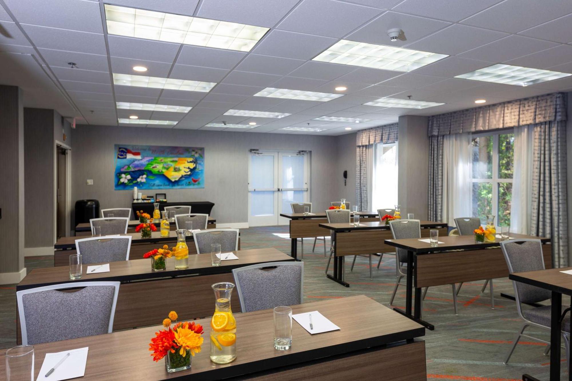 Hampton Inn & Suites Raleigh Cary Lenovo Center Eksteriør billede