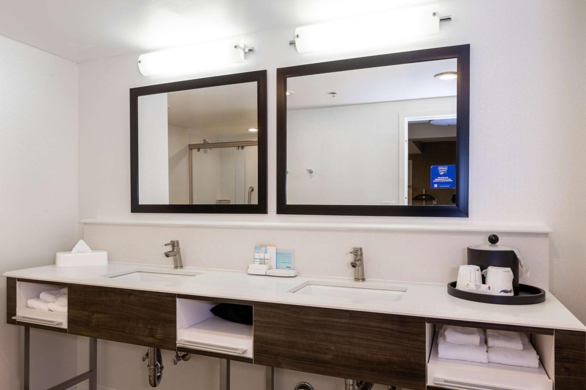 Hampton Inn & Suites Raleigh Cary Lenovo Center Eksteriør billede